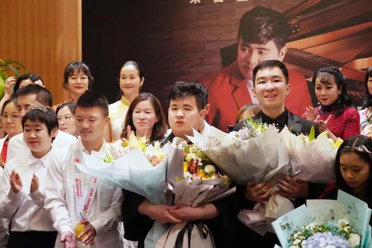 音乐双子星，点亮冬日激情！——GA黄金甲未来艺术家刘明康爱心公益音乐沙龙